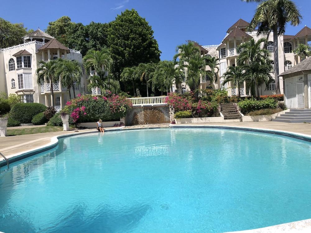 Skycastles Condominiums Ocho Rios Exteriér fotografie