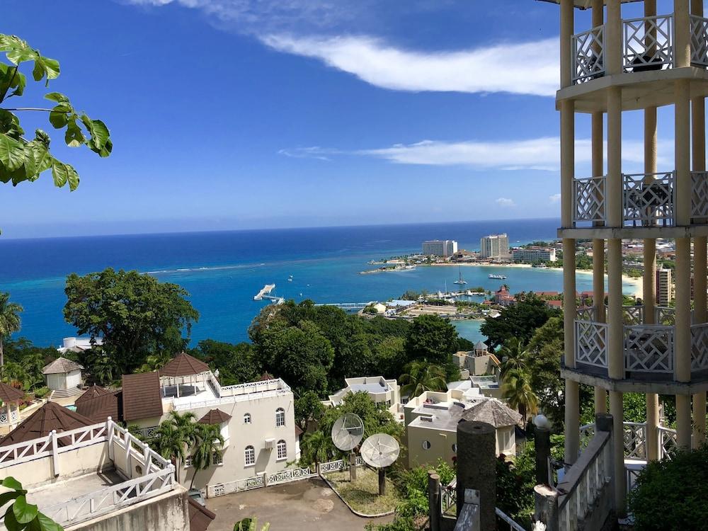 Skycastles Condominiums Ocho Rios Exteriér fotografie